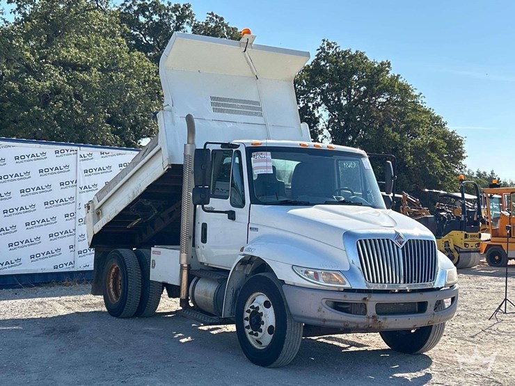 2014-international-durastar-4300-image-4