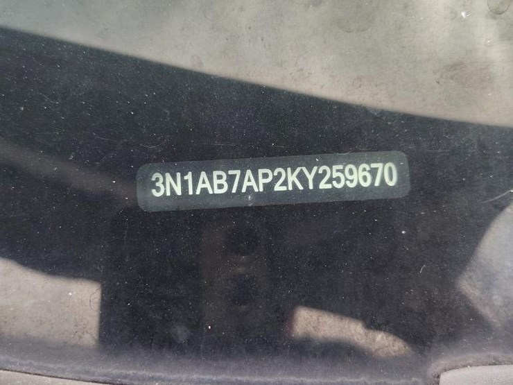 2019-nissan-sentra-runs/moves-s-image-11