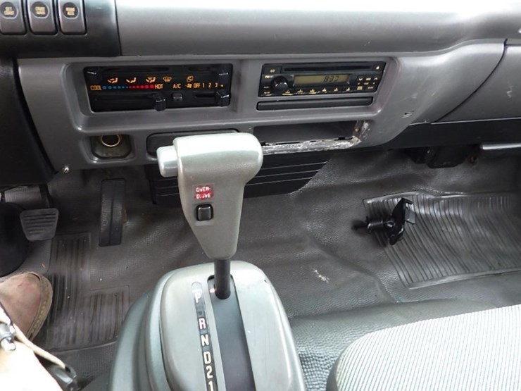 2005-gmc-4500-14'-dump-truck-image-25