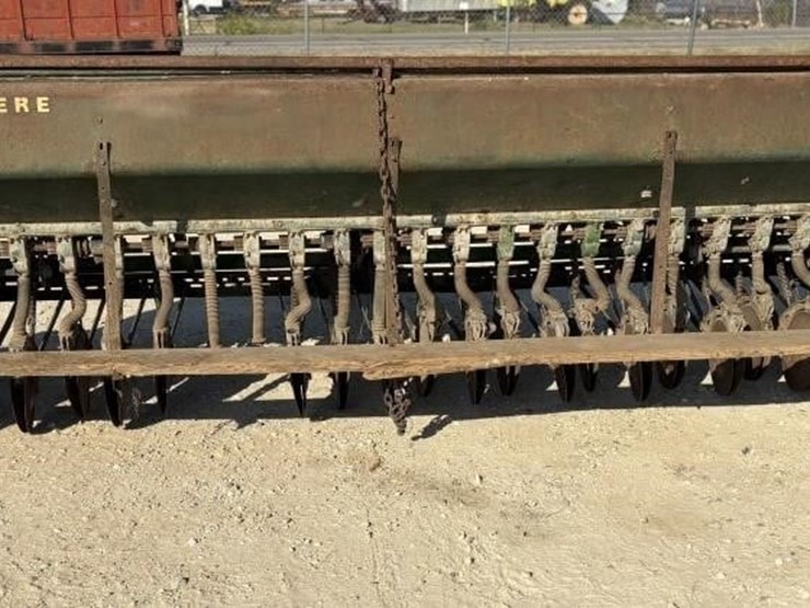 john-deere-8300-image-2