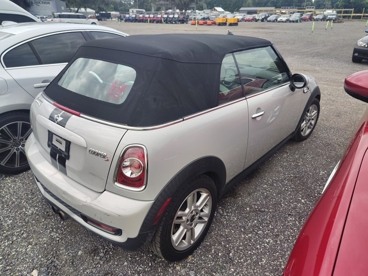 2013-mini-convertible-runs/moves-cooper-s-image-4