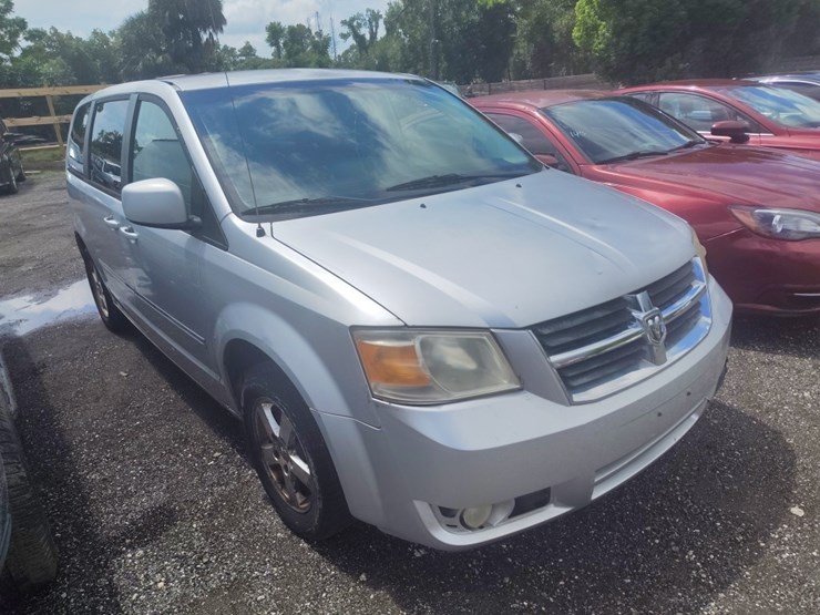 2008-dodge-grand-caravan-image-1