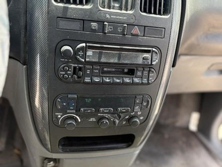 2005-dodge-grand-caravan-sxt-image-24