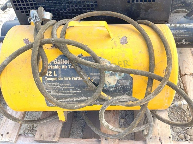 mi-t-m-portable-air-compressor-w/-air-tank-image-9