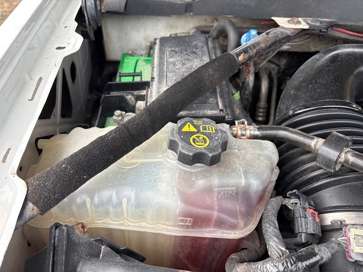 2016-chevrolet-3500-image-4
