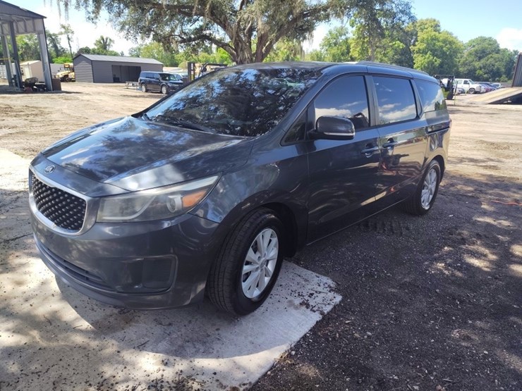 2016-kia-sedona-image-2
