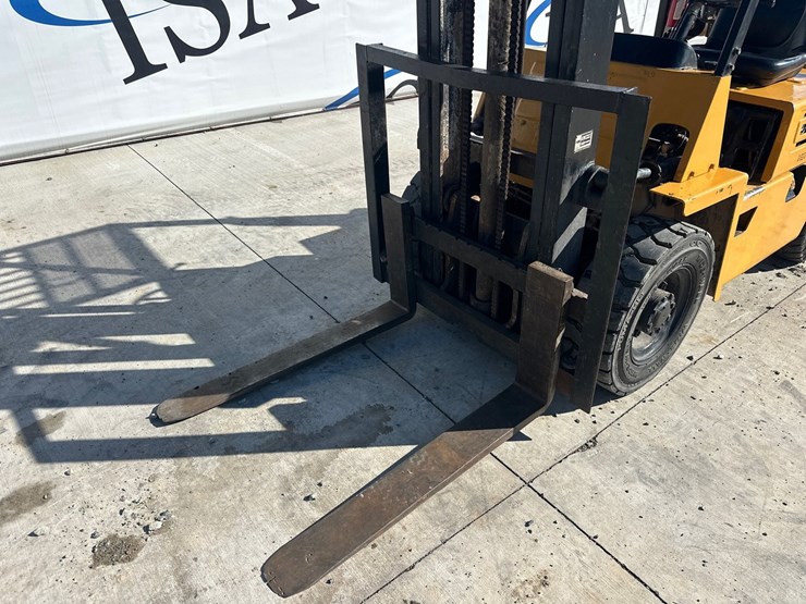 #5597-•-komatsu-fd25-7-forklift-image-9