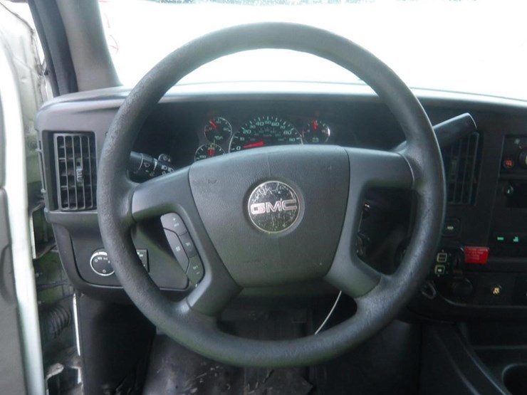 2011-gmc-3500-image-16