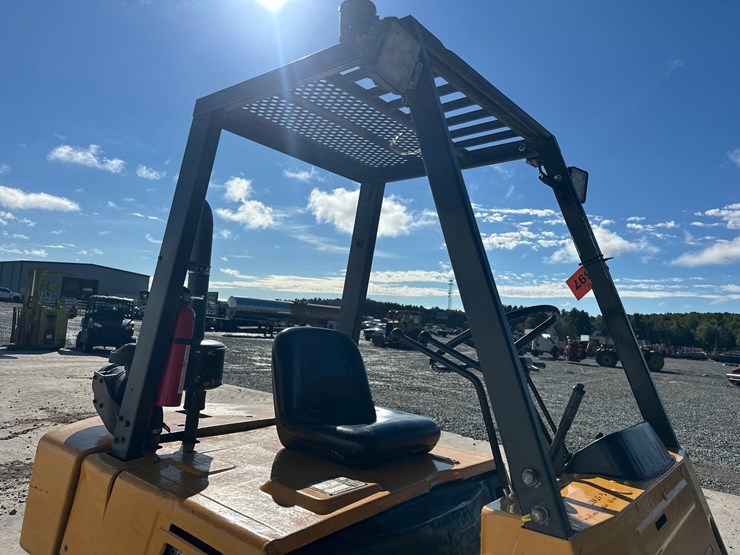 #5597-•-komatsu-fd25-7-forklift-image-19