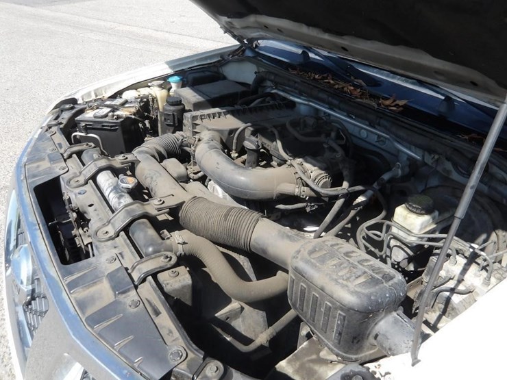 2016-nissan-frontier-sv-image-8