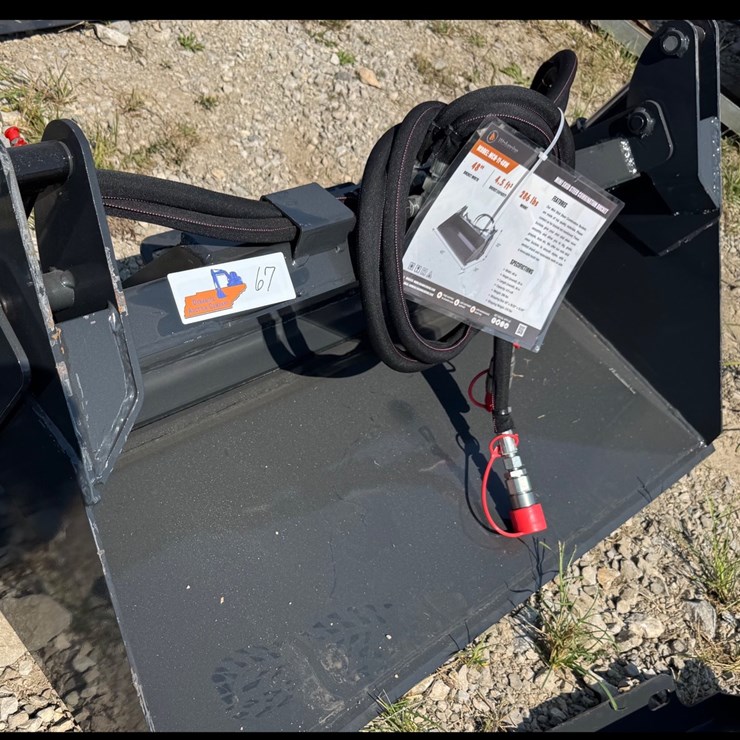 #67 • Mini skid steer combination bucket