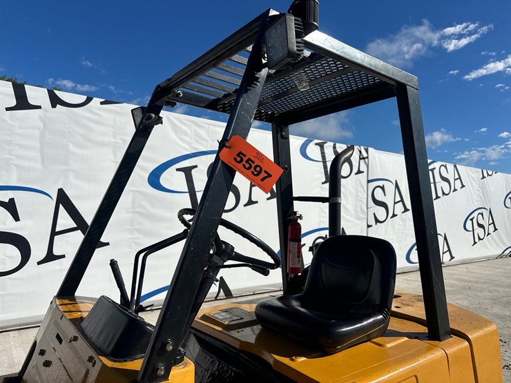 #5597-•-komatsu-fd25-7-forklift-image-16