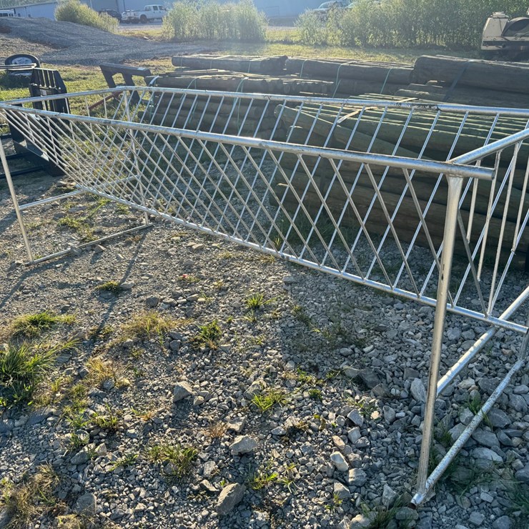 #55 • 8ft galvanized stand up hay feeder