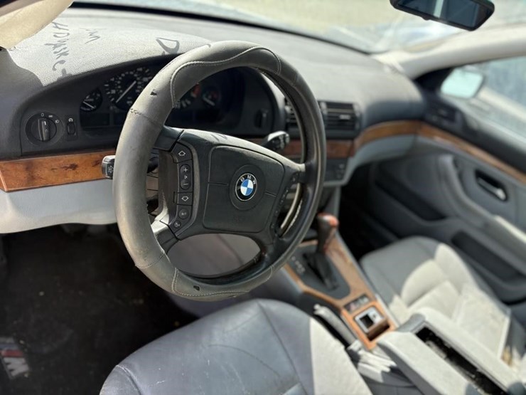 l1---2001-bmw-530i-image-12