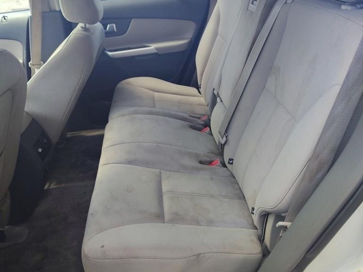 2011-ford-edge-se-image-5