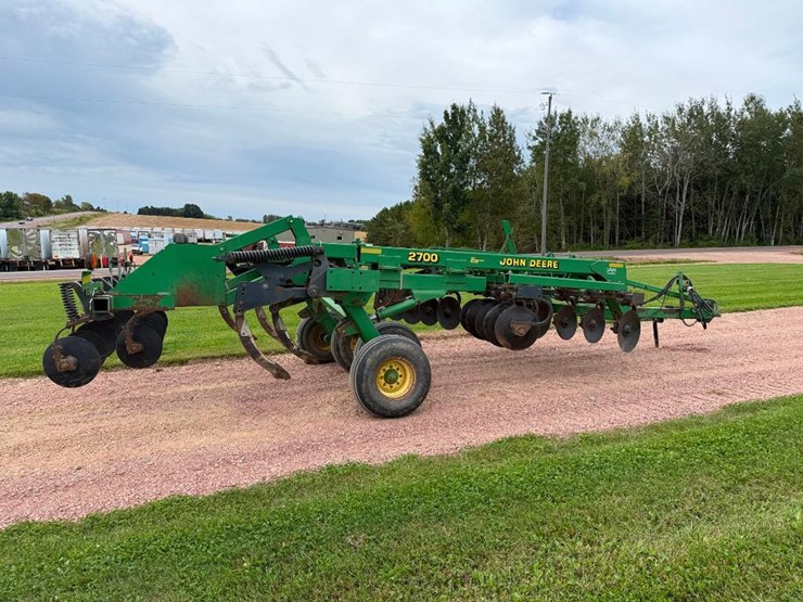 john-deere-2700-image-4
