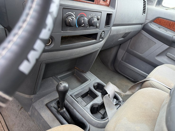 2006-dodge-3500-image-43