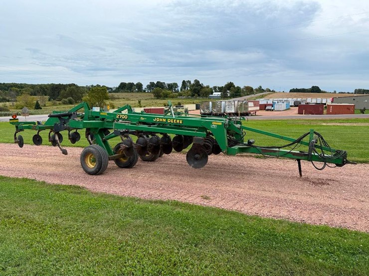 john-deere-2700-image-3