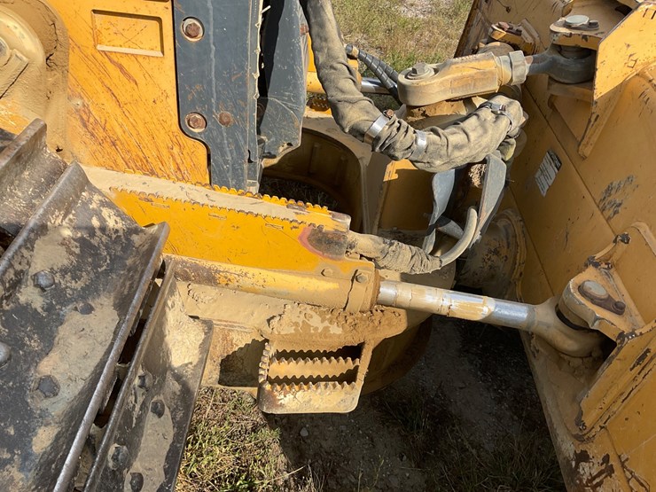 2012-deere-650j-image-9