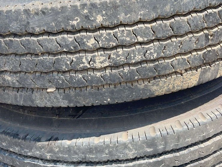 8--8.25r15-trailer-tires-on-split-steel-rims-for-low-boy-semi-trailer-image-8