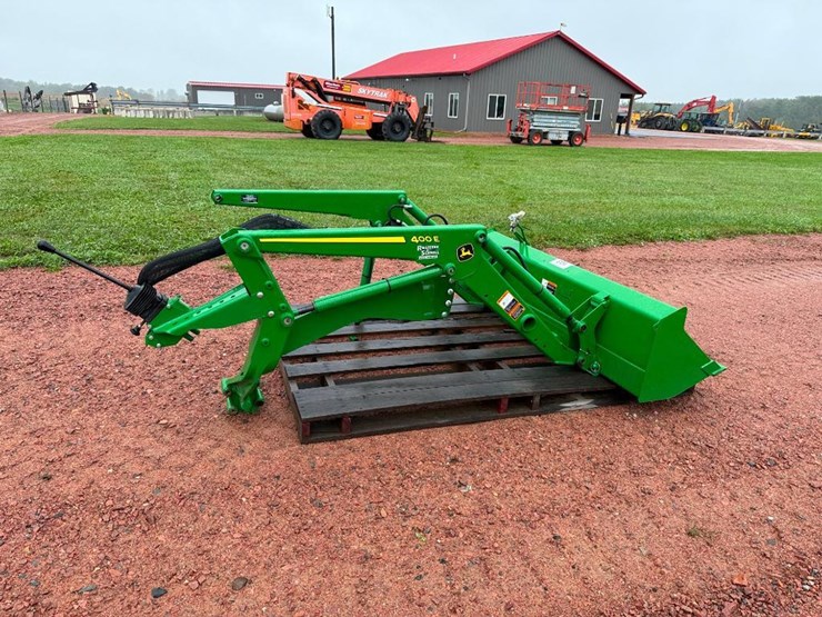 2022-john-deere-400e-image-4