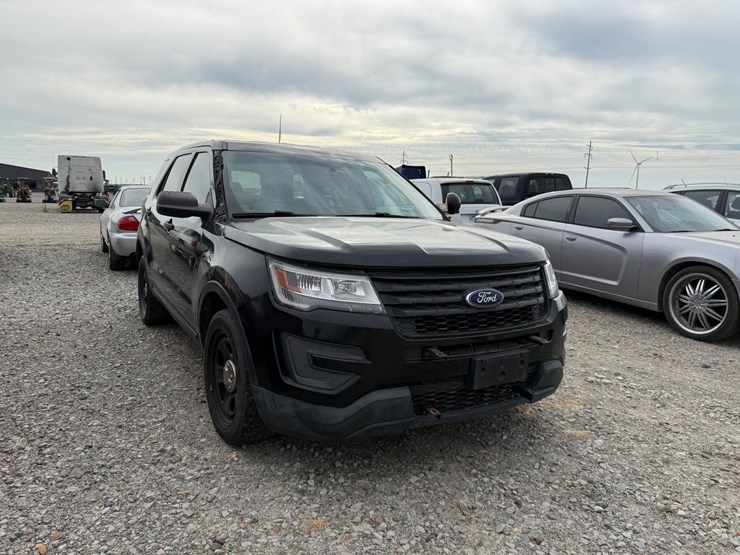 2016-ford-explorer-image-2
