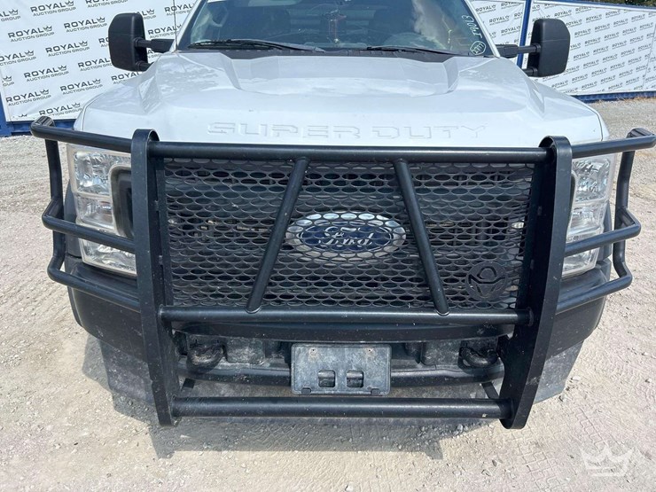 2021-ford-f450-image-35