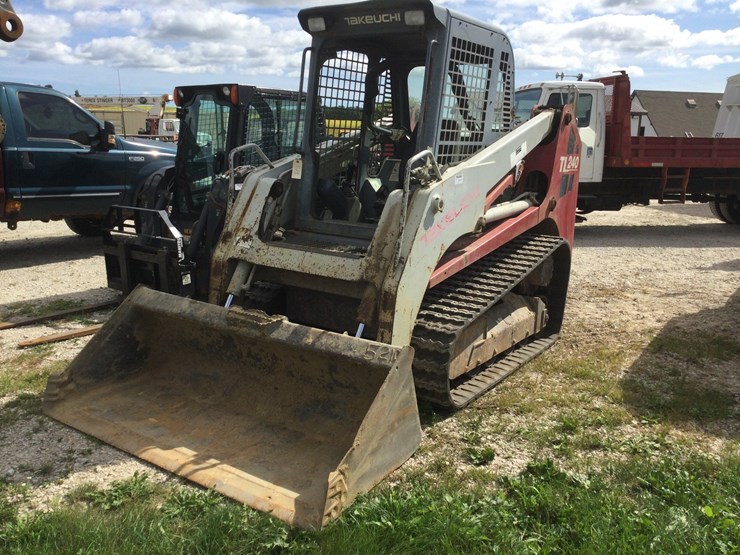 2009-takeuchi-tl240-image-1