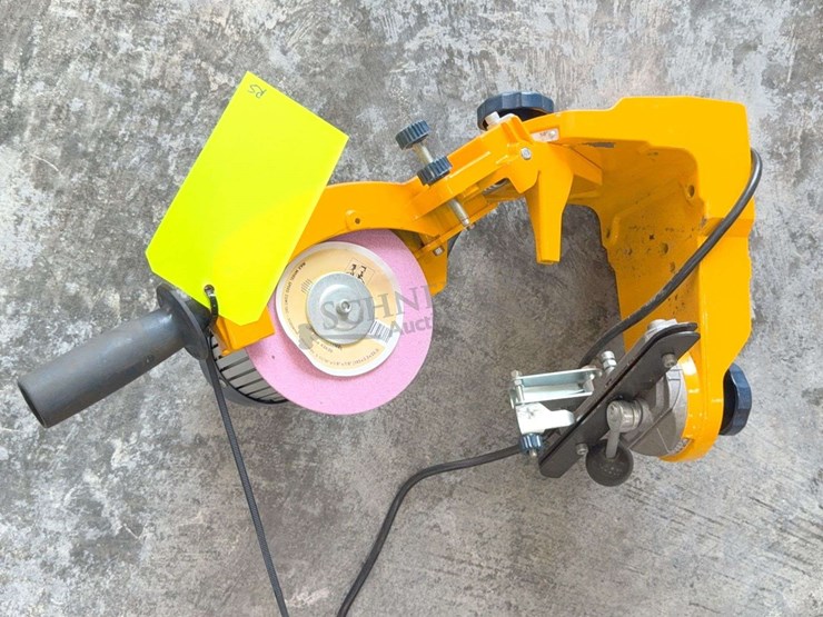 stihl-034-av-chainsaw-w/-case-&-sharpener-image-10