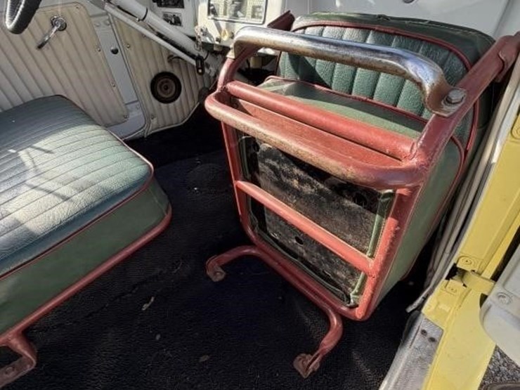 offsite--1949-willy's-jeepster-image-16