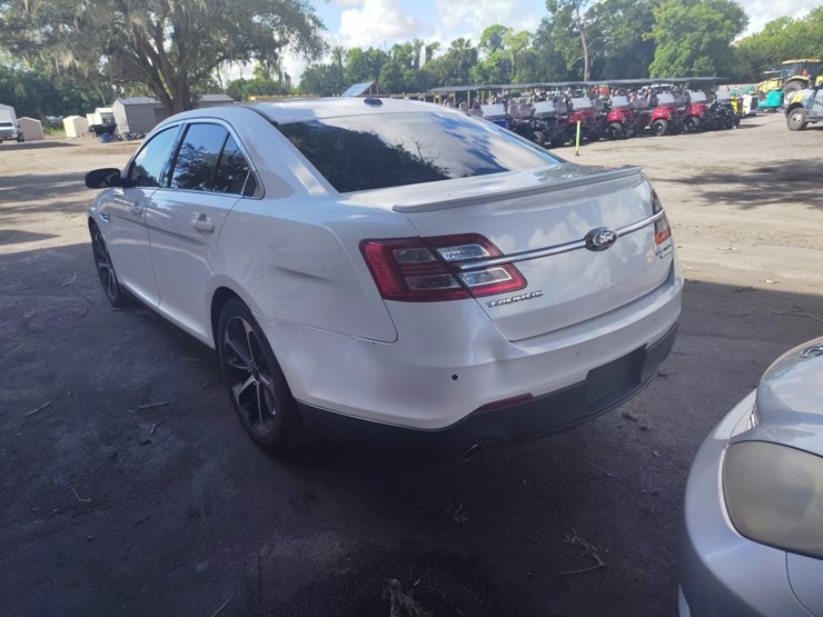 2015-ford-taurus-runs/moves-limited-image-4