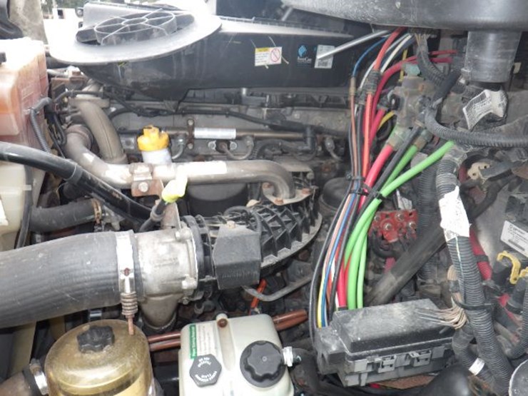 2019-freightliner-cascadia-113-image-22