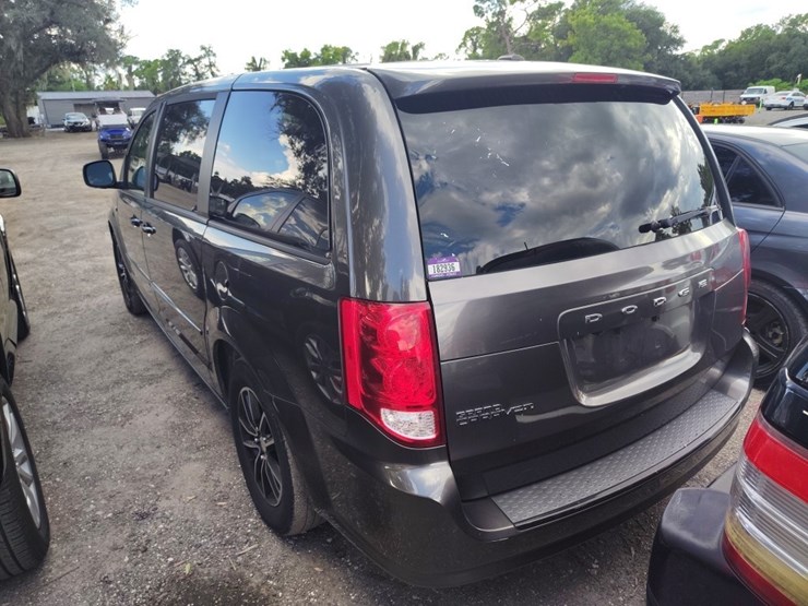 2014-dodge-grand-caravan-image-3