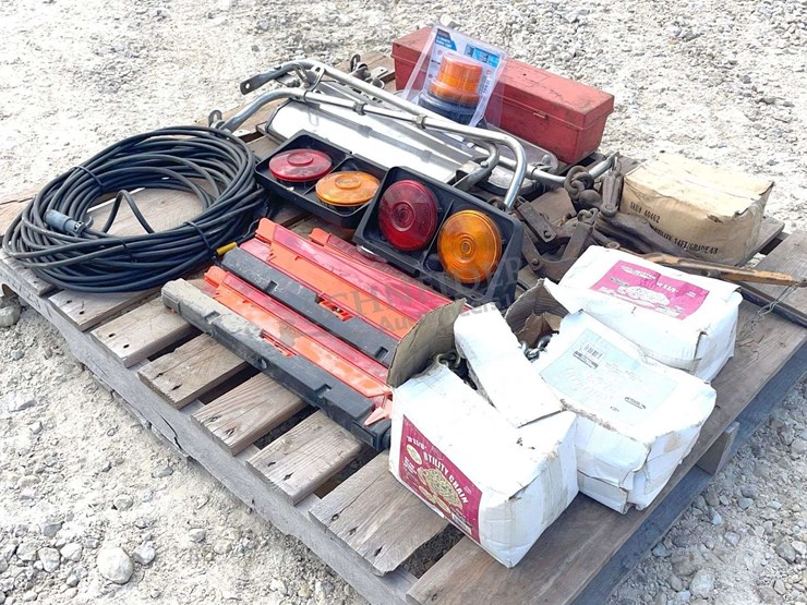 group-of-towing-accessories-&-truck-parts-image-3