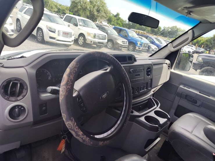 2013-ford-e-series-runs/moves-e-250-image-7