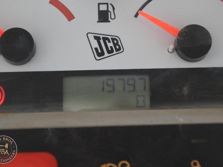 2021-jcb-270t-image-40