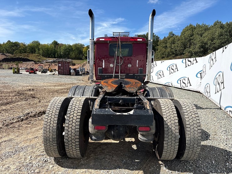 2015-peterbilt-567-image-4