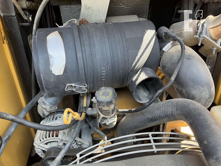 2006-deere-328-image-16