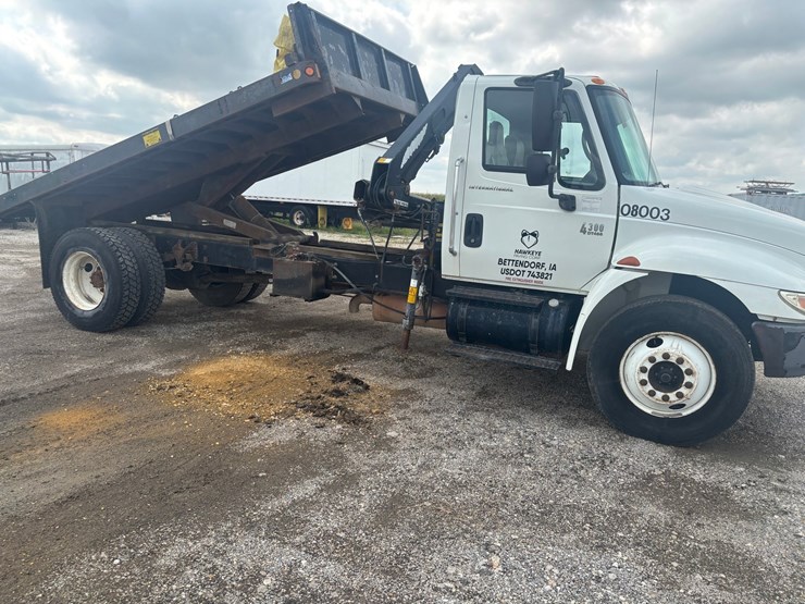 2002-international-durastar-4300-image-106