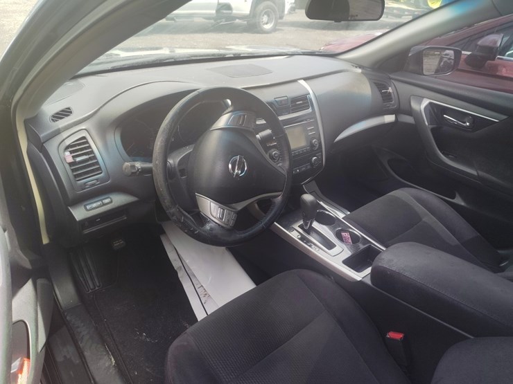 2013-nissan-altima-runs/moves-2.5-image-7