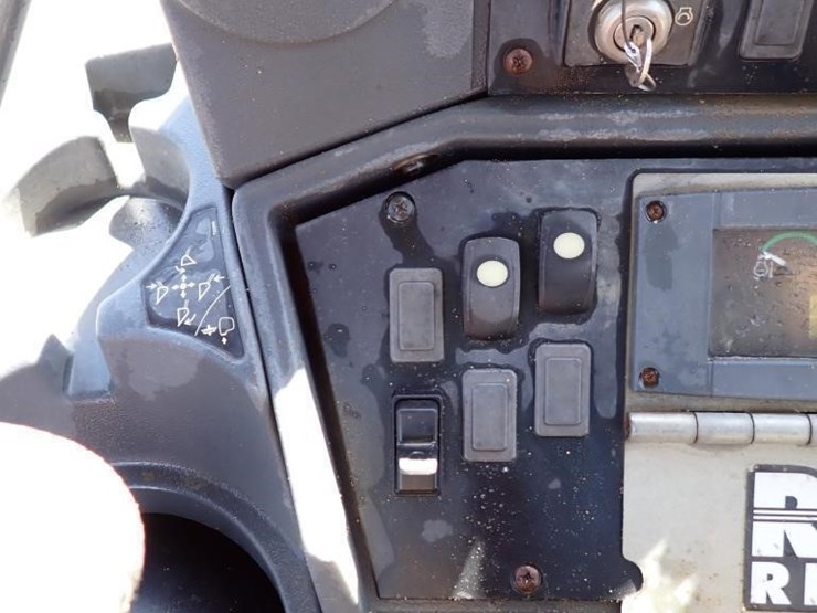 2012-deere-310sj-image-21