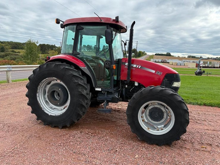 case-ih-farmall-95-image-3