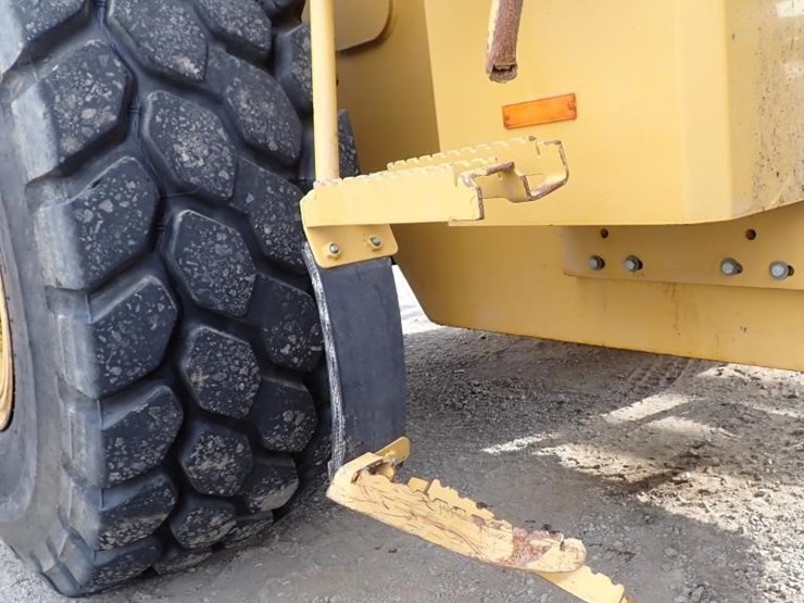 2011-caterpillar-930h-image-31