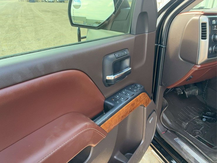 2015-chevrolet-silverado-1500-high-country-image-29