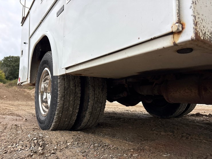 2016-chevrolet-3500-image-55