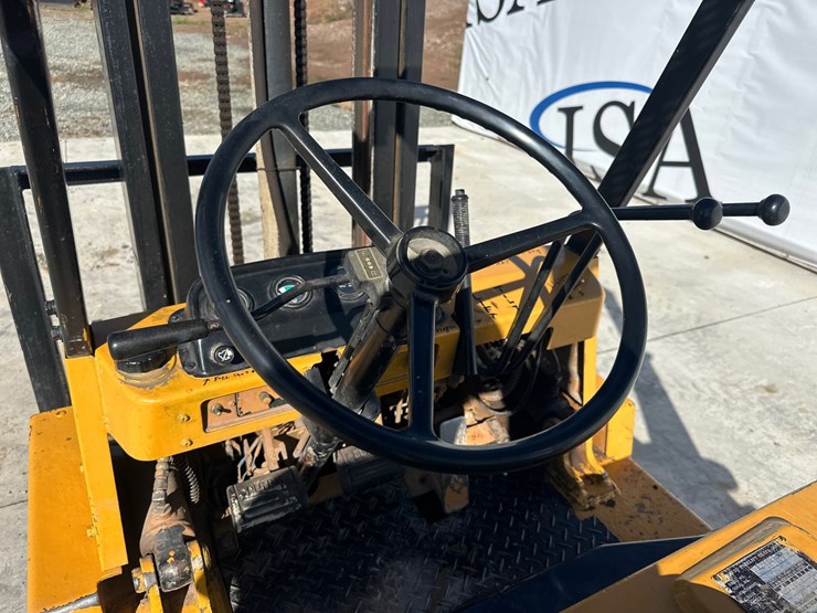 #5597-•-komatsu-fd25-7-forklift-image-25
