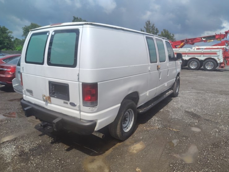 2013-ford-e-series-runs/moves-e-250-image-4