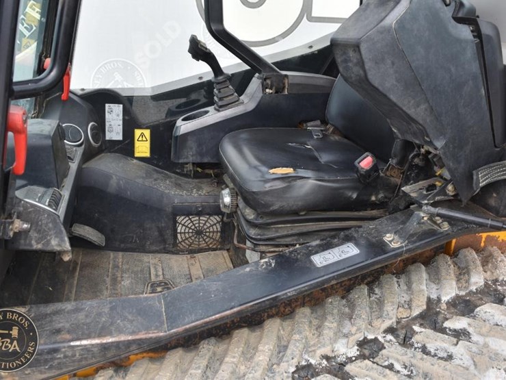 2016-jcb-300t-image-47