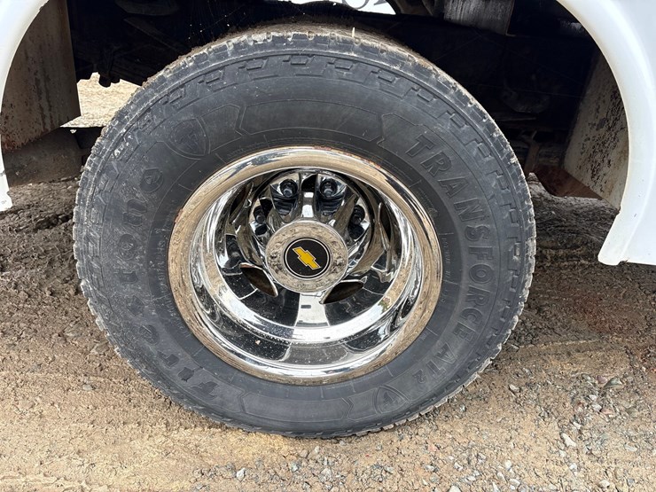 2016-chevrolet-3500-image-30