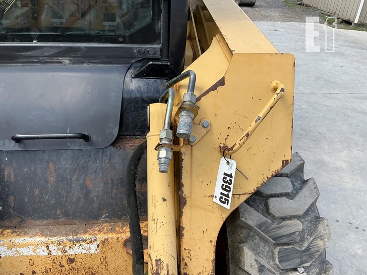 2006-deere-328-image-11